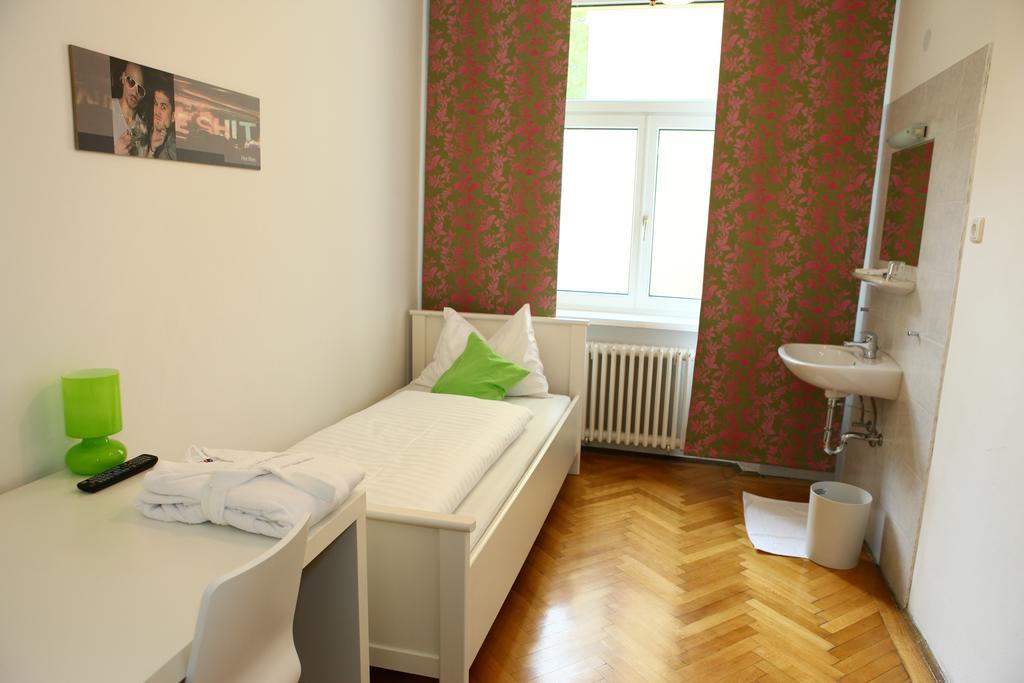 Hostel & Guesthouse Kaiser 23 Wien Rum bild